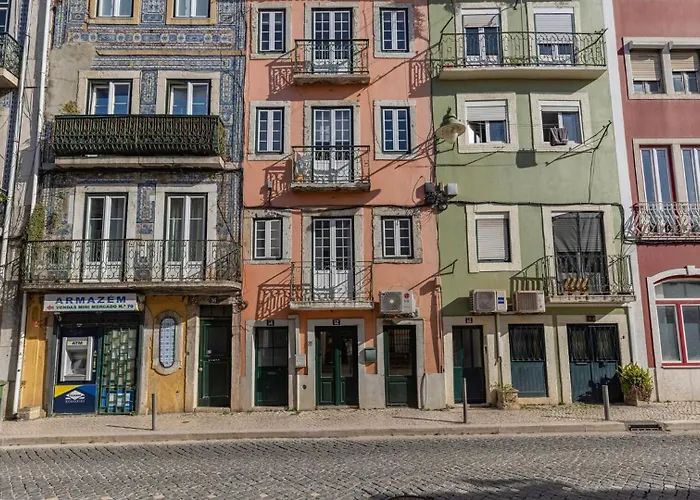 Santos Arch | Walk To The River