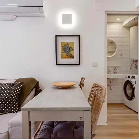Contemporary Hideaway In Lapa Lisbon