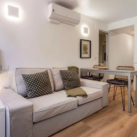 Contemporary Hideaway In Lapa Apartment Lisbon
