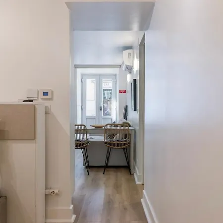 Apartment Contemporary Hideaway In Lapa Lisbon