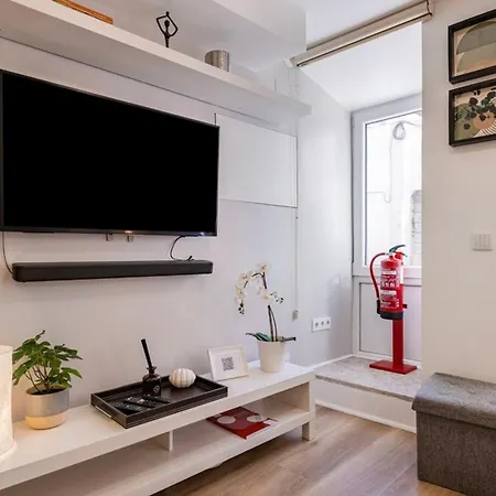 Contemporary Hideaway In Lapa Apartment
