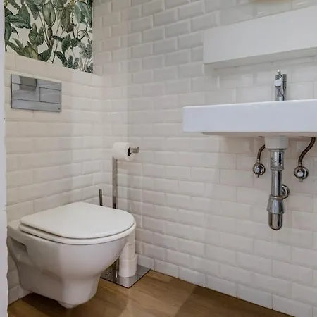 Contemporary Hideaway In Lapa *